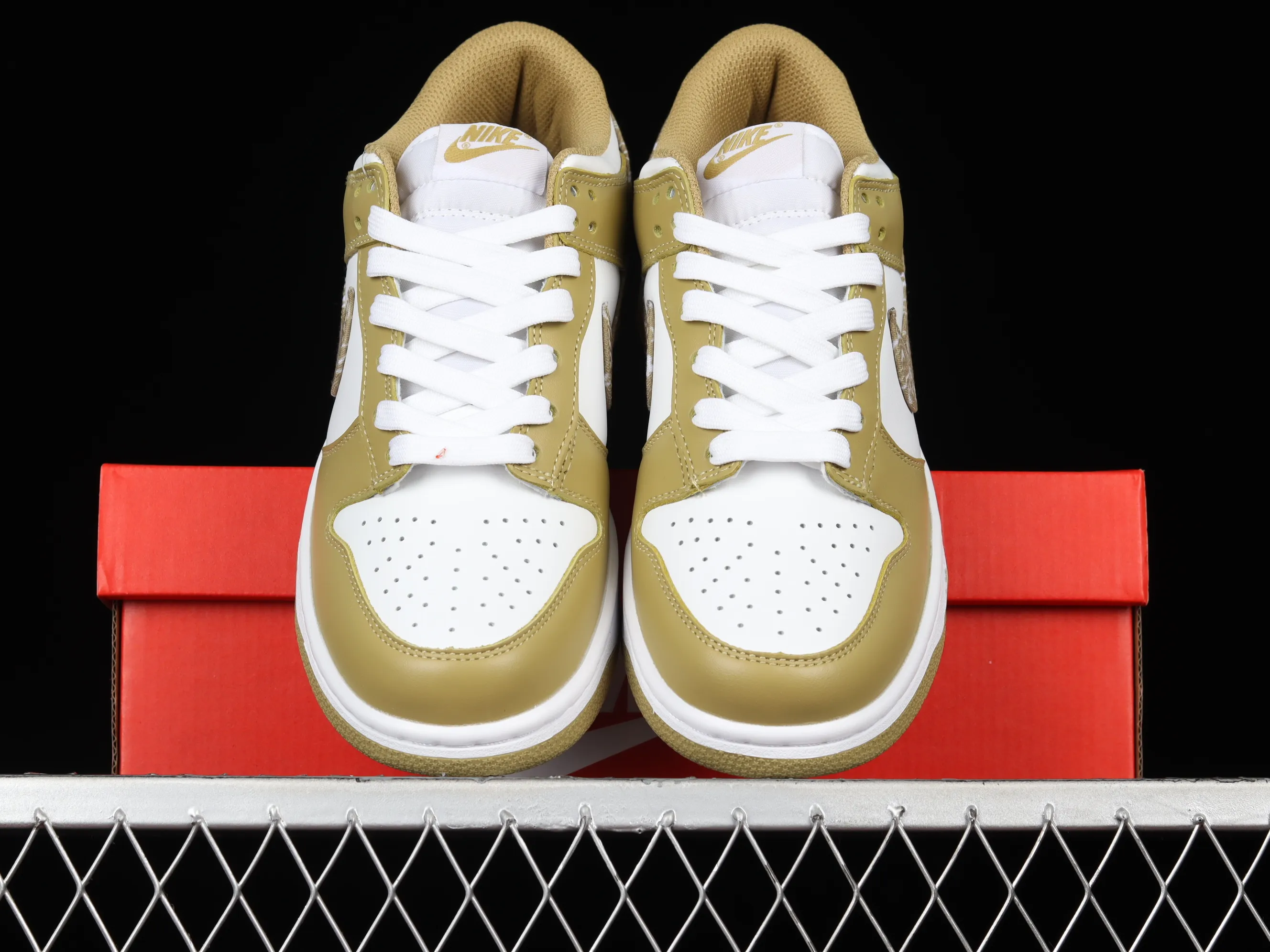 All Categories Nk SB Dunk Series Nk SB Dunk Low Low-top sneakers J version Nk Dunk Low ESS "Barley Paisley" Avocado green Cashew flower SB low-top sports and leisure sneakers DH4401-104